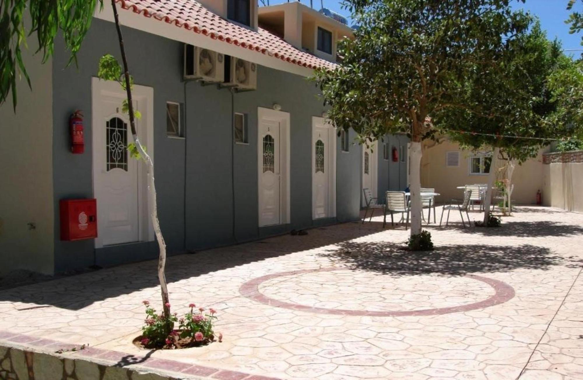 Отель Pansion Koroni L'Antic Экстерьер фото