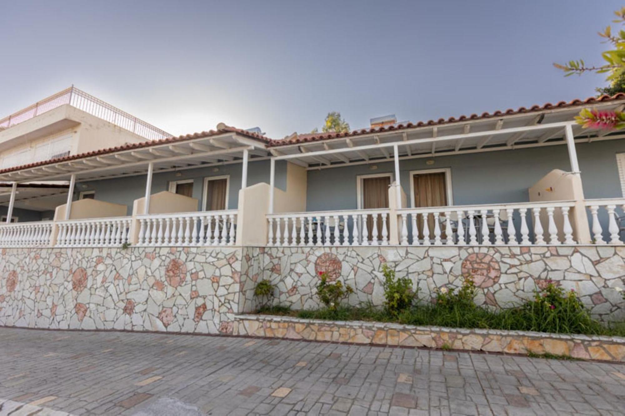 Отель Pansion Koroni L'Antic Экстерьер фото