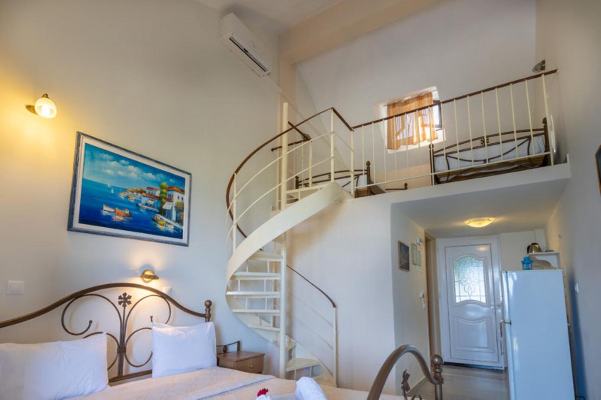 Отель Pansion Koroni L'Antic Экстерьер фото